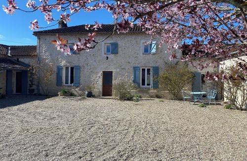 Sainte-Colombe-de-Villeneuve Cottage | Domaine de Villot - Gîte La Ferme
