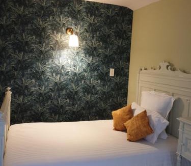 Monts-sur-Guesnes Bed & Breakfast | Domaine de Bourgville