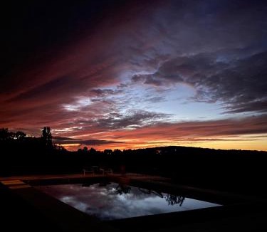 Saint-Cyprien Bed & Breakfast | Domaine de Cazal - Chambres d'Hôtes avec piscine au cœur de 26 hectares de nature préservée