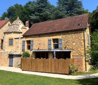 Castels House | Domaine de la Source