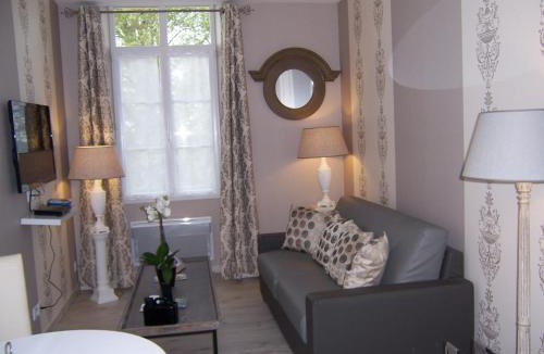 Roullet-Saint-Estephe Hotel | Domaine de Roullet
