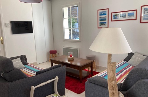 Domino House | 😎DOMINO: 300 M from the beach and 400 M from the market