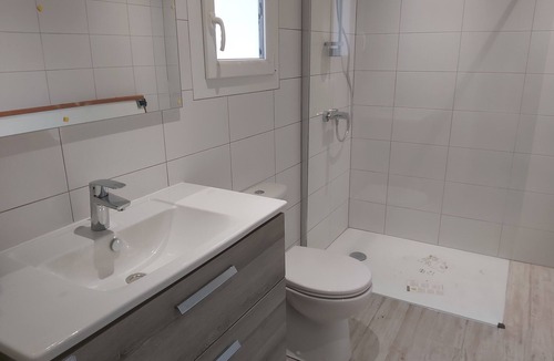 Domino House | DOMINO, renovated 4-bedroom house, 150 m from the small beach.