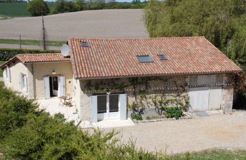 Juignac House | Dordogne - Charente Border Charming, tranquil country house with heated pool
