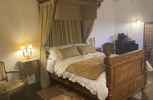 Bellac Bed & Breakfast | Double Deluxe Room (3)nNewly renovated, Seating area, spacious with river view.