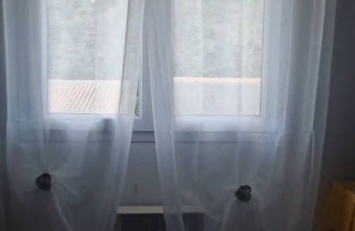 Saint-Andre-de-Cubzac Bed & Breakfast | Double room with bathroom and toilet attenante.Pt Breakfast available.