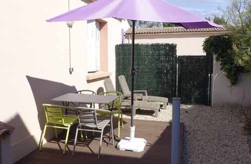 Jonzac House | Downtown house with private garden Jonzac