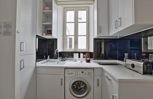 Saint-Jean-de-Luz City Center Apartment | Downtown Saint Jean de Luz ⎜Beautiful studio apartment · 20m from the beach
