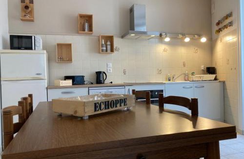Aubeterre-sur-Dronne Apartment | Echoppe Ancienne Boutique de cordonnier avec jardin privé
