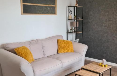 Angouleme Apartment | Elégant T2 au calme avec terrasse et climatisation