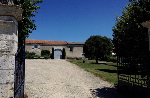 Bessac House | Elegant Country House with pool. A great choice for families.