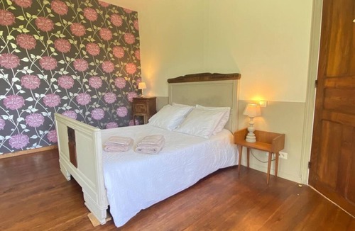 Issor Bed & Breakfast | Elegant retro cottage at the foot of the mountains, stove, WIFI, + view