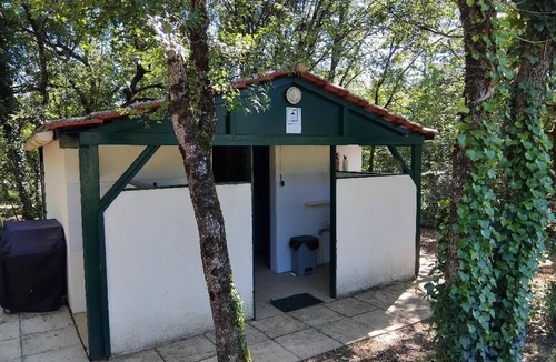 Saint-Aubin-de-Nabirat RV Rental | Emplacement Tente