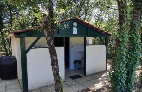 Saint-Aubin-de-Nabirat Other | EMPLACEMEMENT TENTE En FORET
