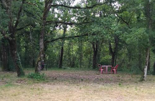 Saint-Aubin-de-Nabirat Other | EMPLACEMEMENT TENTE En FORET