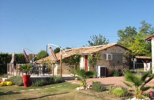 Saint-Maigrin Cottage | Enchanting Gite for Winter days.