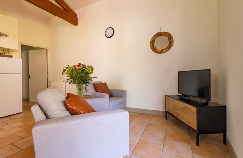 Nerac House | Entire estate-3 charming houses -16 pers. Private forest&pool -30 min from Agen