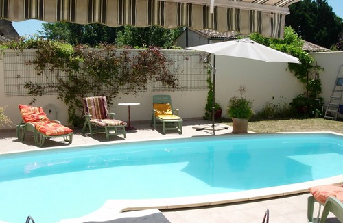 Leogeats House | Entre Vigne et Forêt, Gîte Pour 4 Personnes. Piscine. Animaux Acceptés