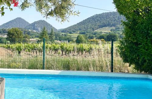 Sablet Apartment | Entre vignes et horizon Appartement avec jacuzzi privatif et piscine commune chauffée