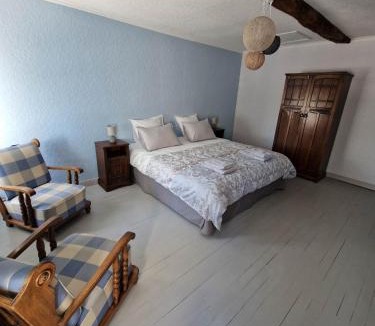 Gibourne Bed & Breakfast | ESCALE AU CLOS SAINT MARTIN DE JUILLERS Gîtes et Chambres d'hôtes
