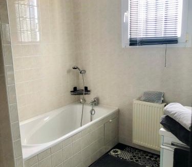 Puilboreau House | Espace deux chambres et sanitaires