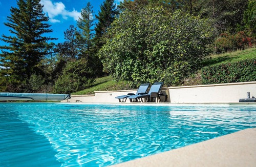 Auriac-du-Perigord Ski Chalet | Estate for 8 people with swimming pool