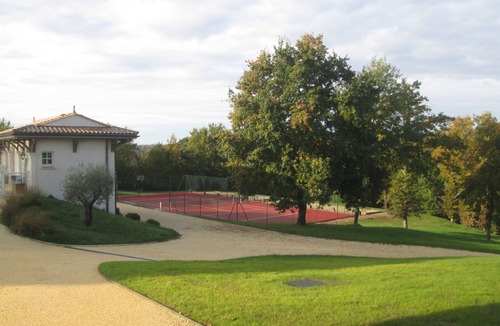 Bergerac House | Estate with tennis and swimming pool in a 6 hectare park