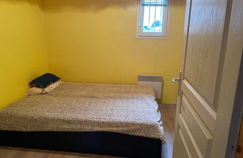 Saint-Andre-de-Cubzac Bed & Breakfast | Etage de 60m2 à Votre Entière Disposition, Comprenant 3 Chambres, 1 Sdb, WC