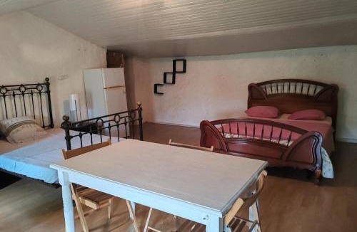 Anglade House | ex domaine chandelier chambre 4
