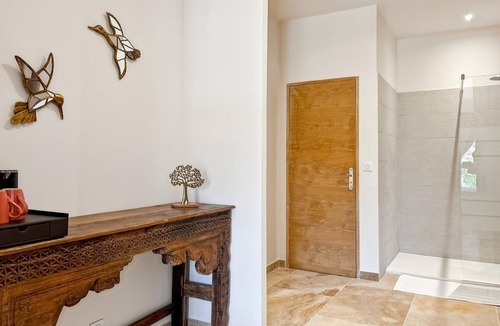 Chateaurenard Bed & Breakfast | EXCEPTIONAL BED & BREAKFAST IN A PROVENCAL MAS with gourmet breakfast