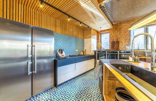 Brive-la-Gaillarde Villa | Exceptional urban loft with swimming pool: the ideal address for a dream vacation.