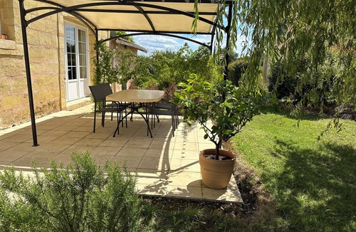 Saint-Caprais-de-Bordeaux House | Experience a relaxing holiday on a Bordeaux family winery 20 min from Bordeaux