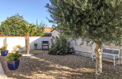 Port District House | Experience this charming and practically furnished vacation home on the Atlantic coast.