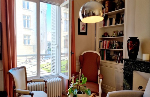 Angouleme Apartment | Facing the town hall, large apartment