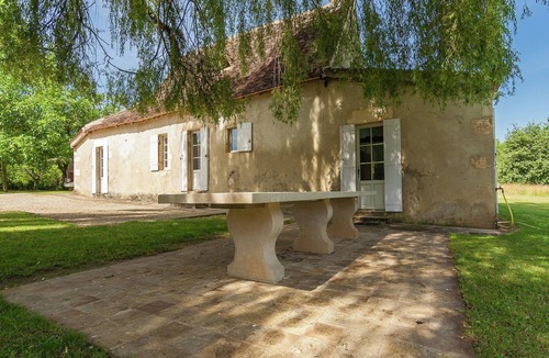 Saint-Georges-de-Montclard Villa | Family Mansion with Pool
