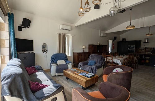Magnac-Lavalette-Villars Cottage | Family home with private pool and garden for 11 people