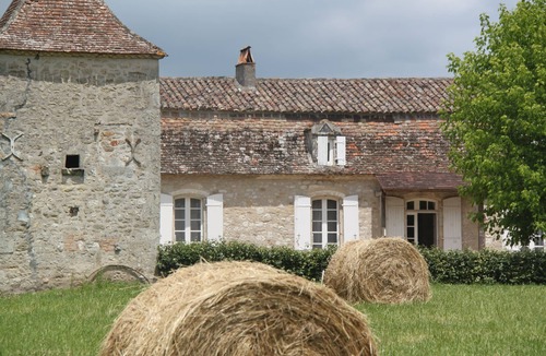 Montazeau House | Family friendly country house near Bergerac Bordeaux StEmillion jacuzzi pool