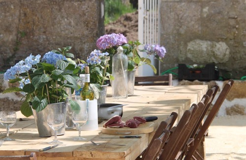 Montazeau House | Family friendly country house near Bergerac Bordeaux StEmillion jacuzzi pool