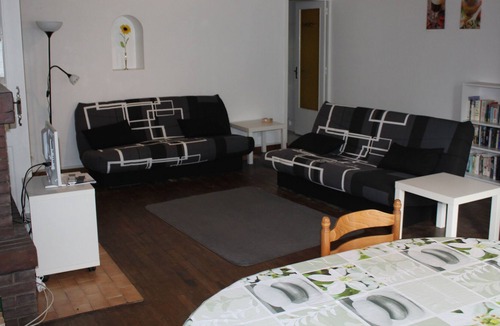 Vayres Cottage | Family friendly gite near Rochechouart, with heated pool and fishing lake