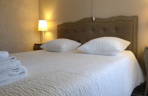 Soyaux House | Family gîte, private terrace, BBQ, sleeps 4