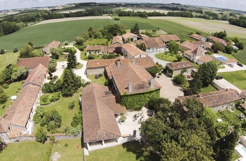 Nabinaud Cottage | Family Holiday Hamlet - Heated Pools, Golf, Tennis, Creche, 10 mins to beach!