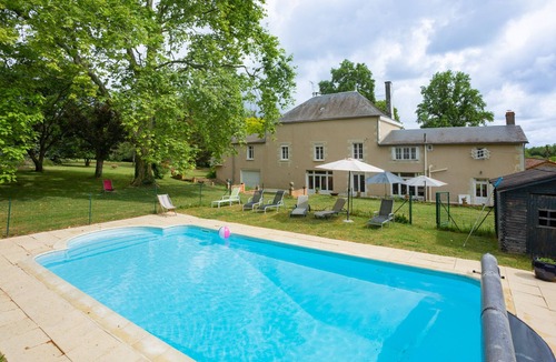 Thurageau House | Family home in a wooded park with swimming pool near Futuroscope