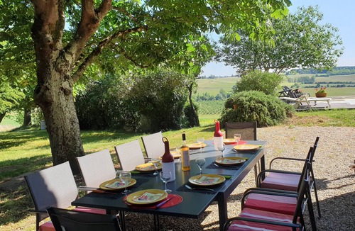 Moncaut House | FAMILY HOME. INFINITY POOL. EXCEPTIONAL VIEW