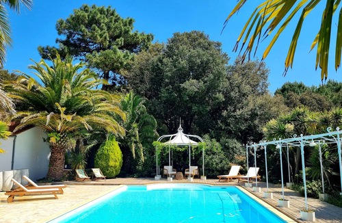Dolus-d'Oleron House | Family home sleeps 10, Swimming pool, Jacuzzi, Petanque, Gym.
