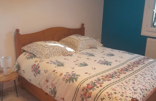 Riberac House | Family home with pool close to town center