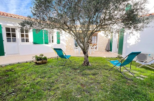 La Couarde-sur-Mer House | Family house in the center with garden
