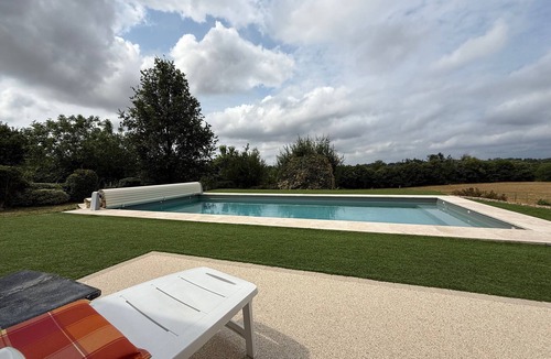 Saint-Mesmin Villa | Family house with private pool and pets allowed in Saint-Mesmin