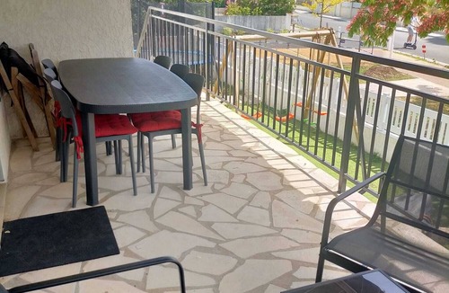 Quartier du Stade House | Family townhouse with garden close to shops and beach.