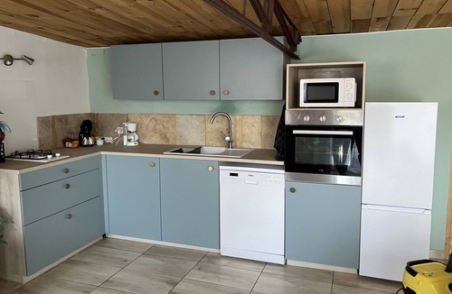 Les Eglisottes-et-Chalaures Cabin | Farmhouse cabin with indoor pool and Jacuzzi
