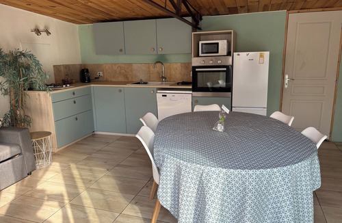 Les Eglisottes-et-Chalaures Cabin | Farmhouse cabin with indoor pool and Jacuzzi